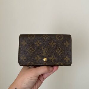 Authentic Louis Vuitton Snap Wallet | LV monogram